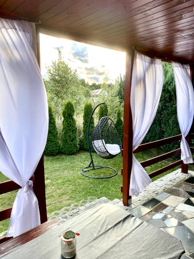 Zdjęcie domku za dnia 10